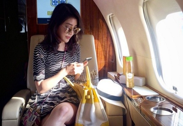 Con nha giau Trung Quoc chi bon tien, thue may bay rieng roi o dich My hinh anh