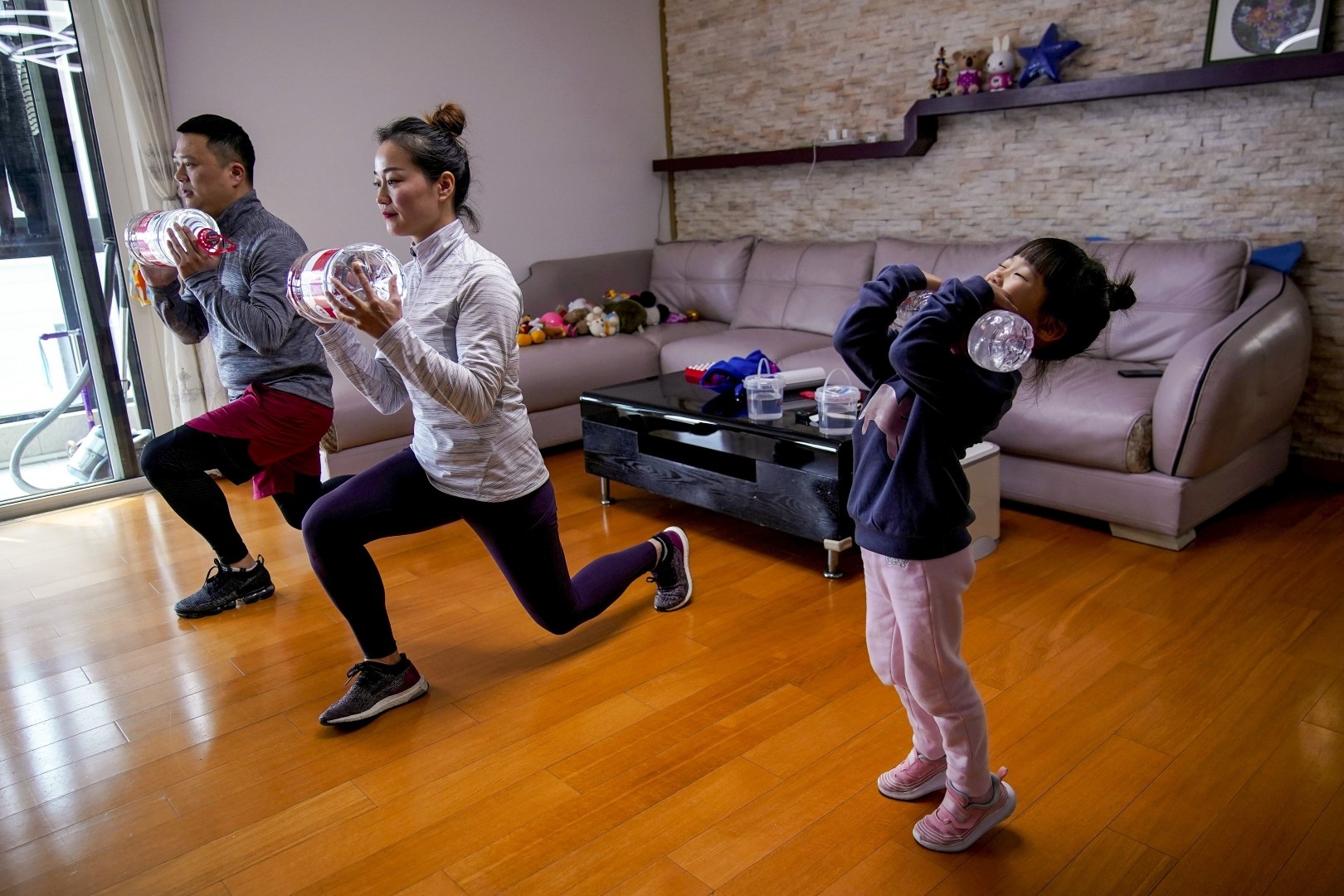 hoat dong truc tuyen bung no mua dich anh 5