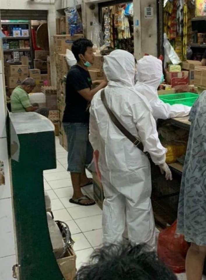mặc đồ bảo hộ đi ra đường ảnh 2 mac do bao ho di ra duong anh 2