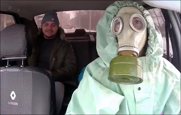 hoa trang ra duong chong dich anh 8