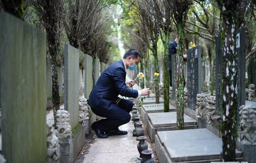 Binh phuc khoi virus moi hay tin cha da qua doi mot thang truoc hinh anh