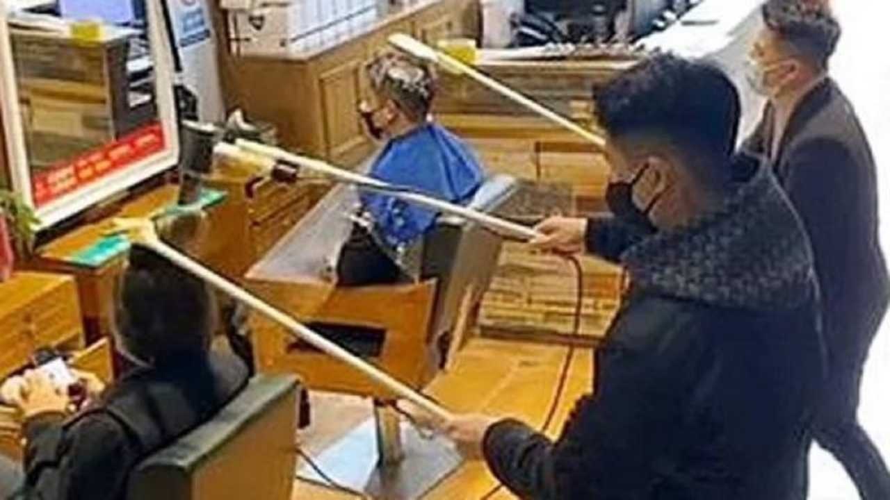 mac do bao ho khi cat toc anh 4