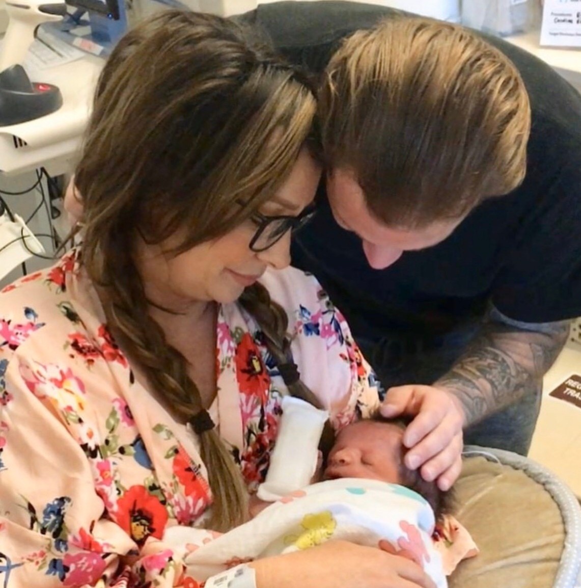 tre em bi di tat bam sinh anh 2