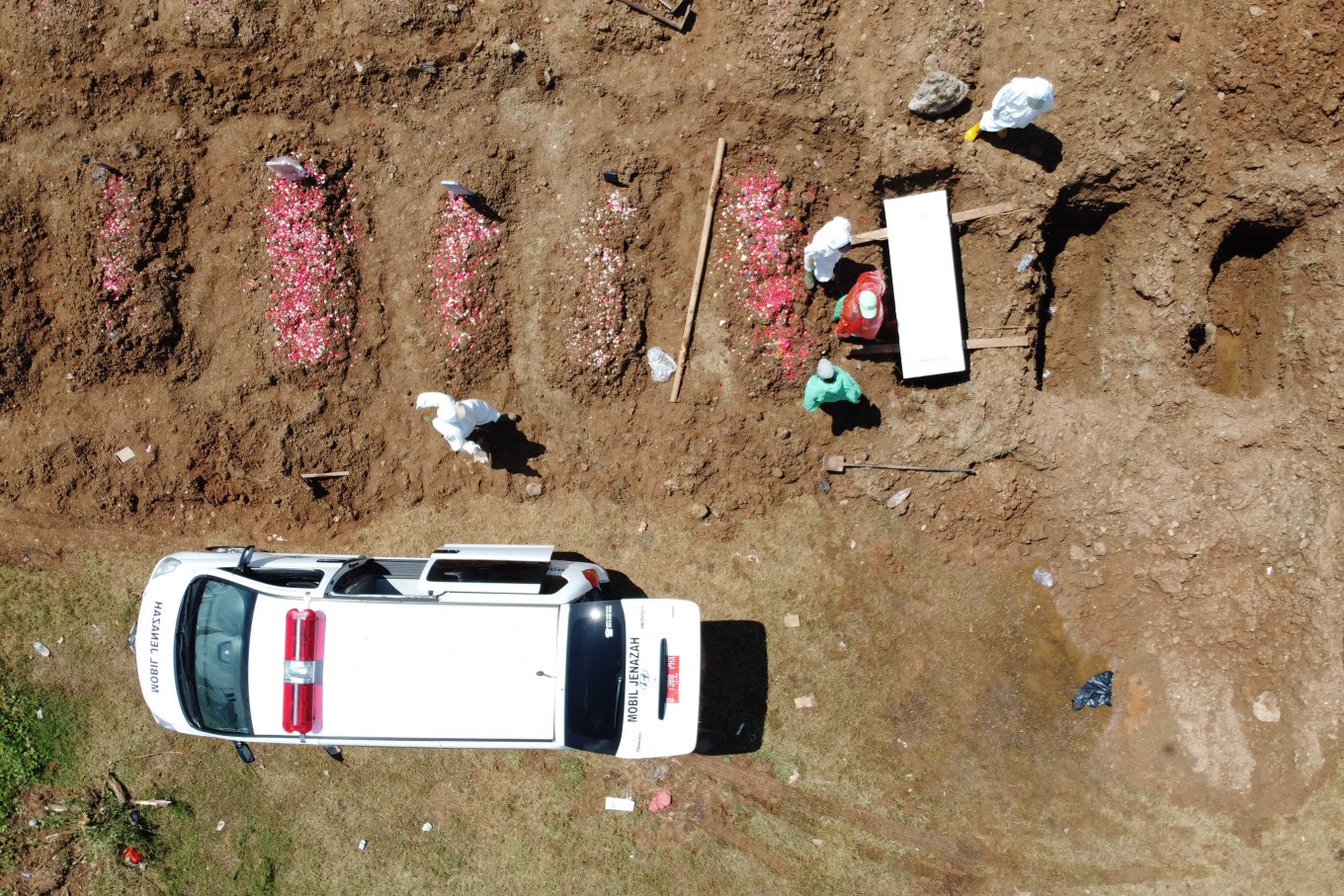 bac si hy sinh khi chong dich anh 2