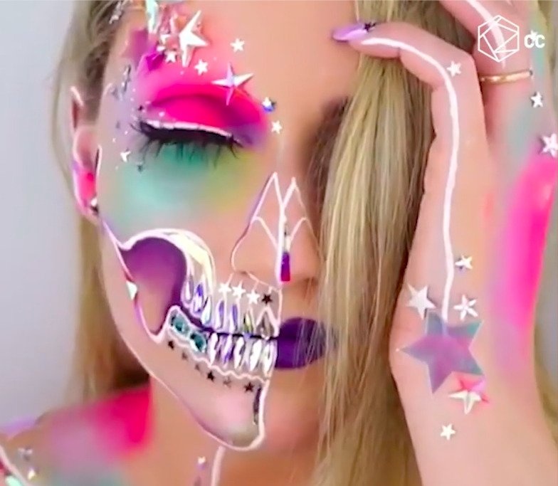 Co gai tao hinh cac loai dau lau, ve len kin mat hinh anh