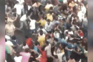 Nguoi dan dung do canh sat khi An Do keo dai phong toa ca nuoc hinh anh