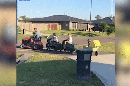 Bo lam doan tau cho cac con tu thung rac hinh anh