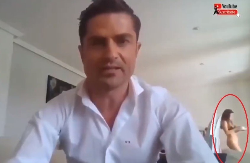 Lo chuyen 'bat ca 2 tay' khi nhan tinh khoa than lot video truc tuyen hinh anh