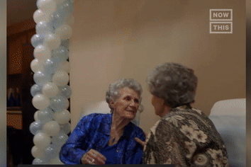 Tinh yeu bi mat 65 nam cua doi dong tinh nu hinh anh