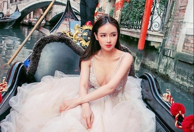 Con gai ty phu bot xa hoa, song don gian hon nho dich hinh anh