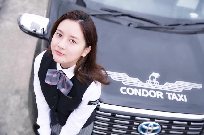 nữ tài xế taxi xinh đẹp tại nhật bản ảnh 2 nu tai xe taxi xinh dep tai nhat ban anh 2