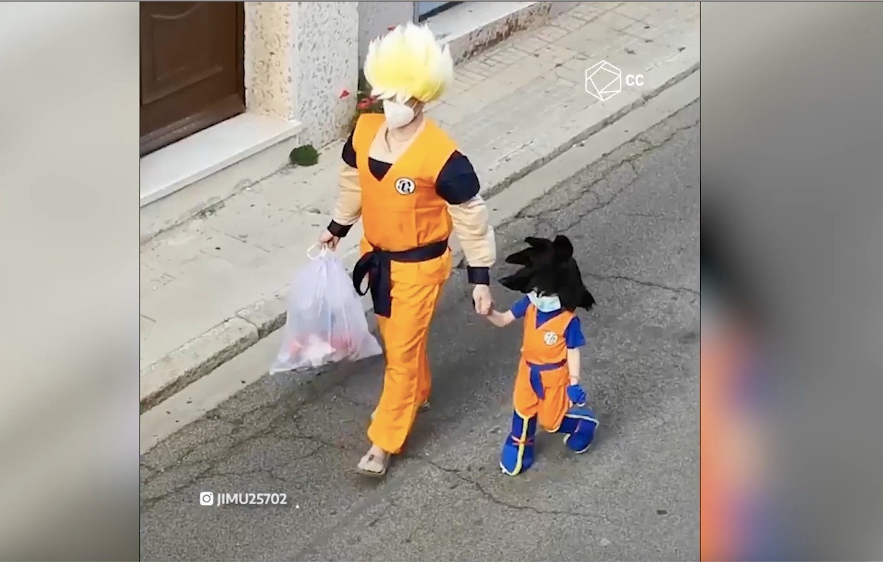 Hoa trang sieu nhan, Nguoi Nhen chi de di do rac hinh anh