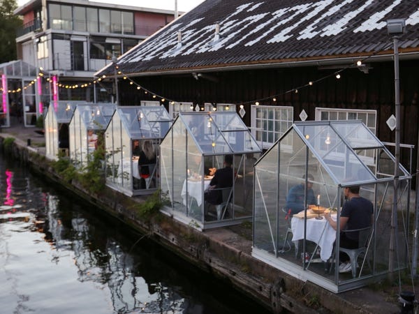 nha hang mo cua tro lai anh 9