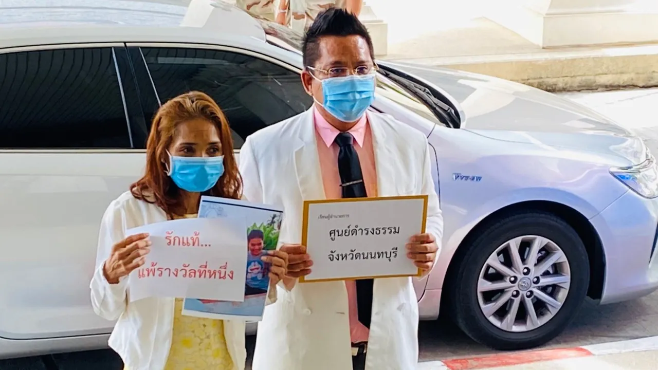 Yeu nhau 2 nam, ban trai lay trom tien trung xo so doc dac roi bo tron hinh anh