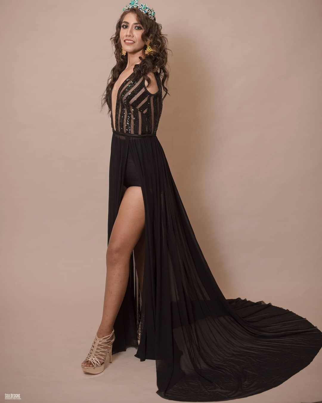 co gai cut 2 tay vao chung ket hoa hau anh 4