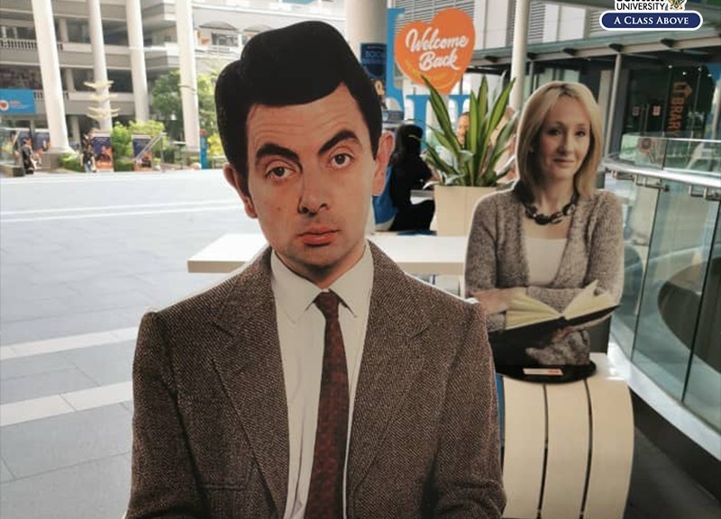 Truong cho sinh vien ngoi canh Taylor Swift, Mr.Bean khi quay lai lop hinh anh