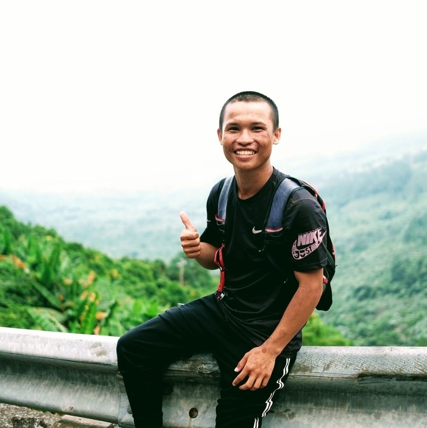 chang trai di bo xuyen viet anh 1