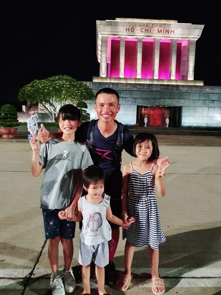 chang trai di bo xuyen viet anh 10