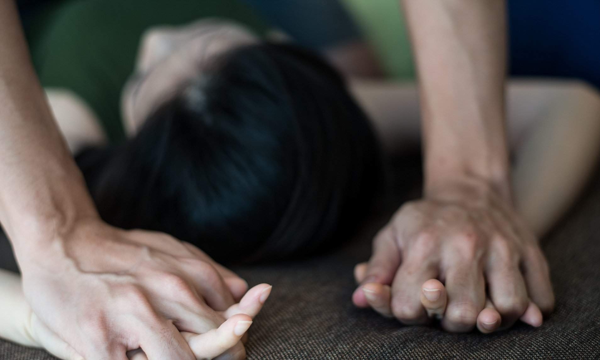 Co tinh phong ue tai toa de chong doi khi bi xet xu toi hiep dam hinh anh