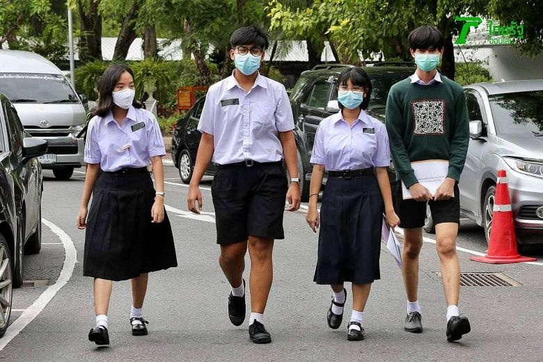 hoc sinh bieu tinh phan doi nha truong anh 3