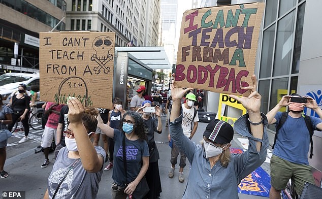 giao vien phan doi quay lai truong hoc anh 3