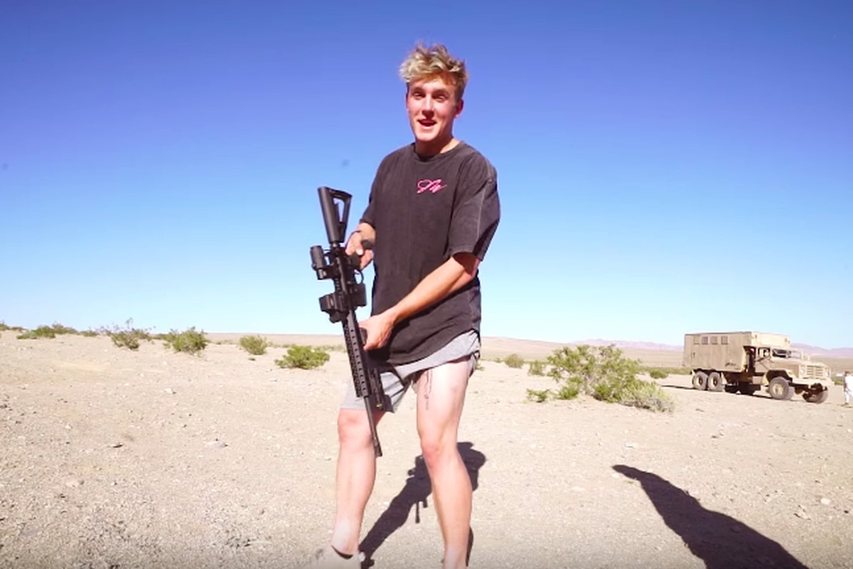 FBI tim thay sung, dan khi kham nha YouTuber tai tieng hinh anh