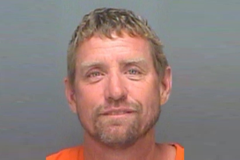 Bat giu ke nho nuoc bot vao mat be trai, noi 'gio may da nhiem virus' hinh anh