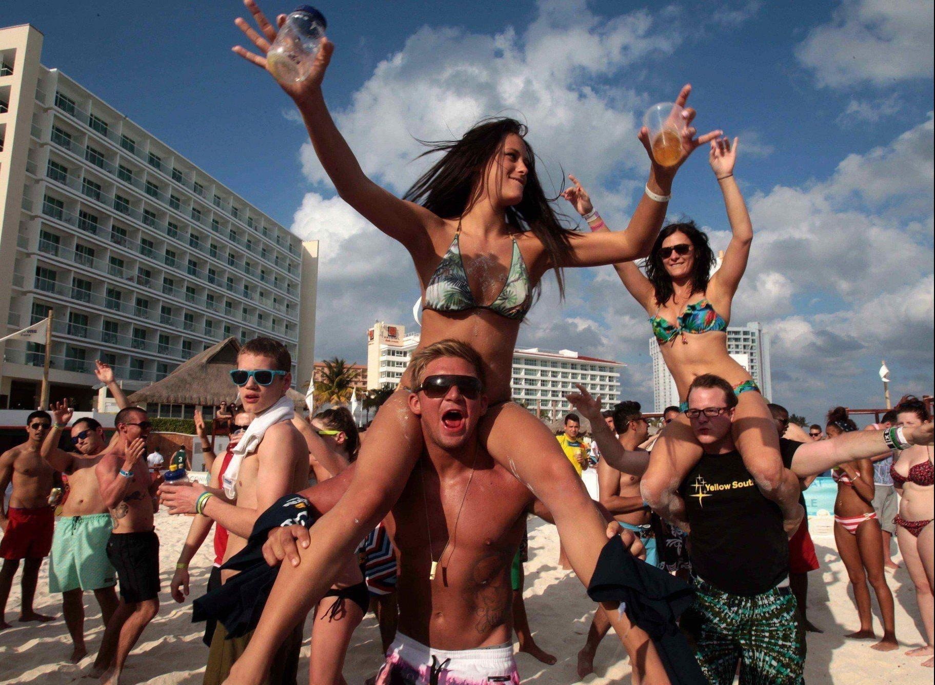 Khu nghi mat o My thanh o lay nhiem vi coi khau trang la man kich hinh anh