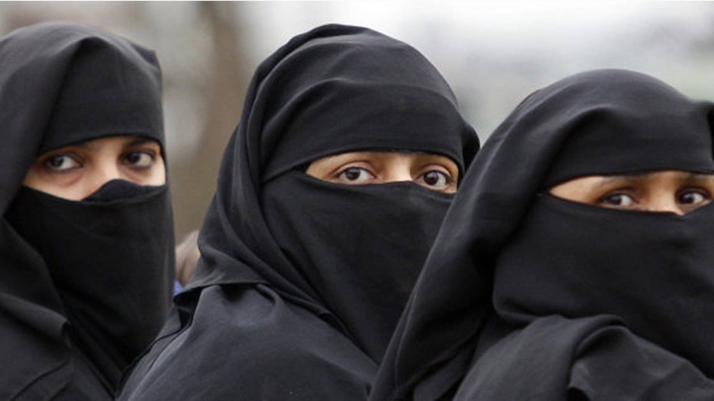 cha sat hai con gai vi danh du gia dinh anh 3