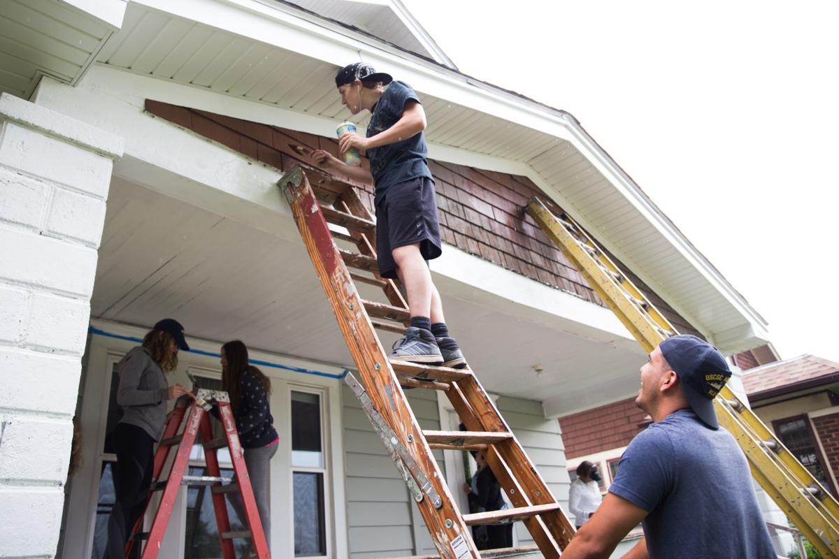 Duoc tang 48.000 USD sau khi bi che nha xau hinh anh