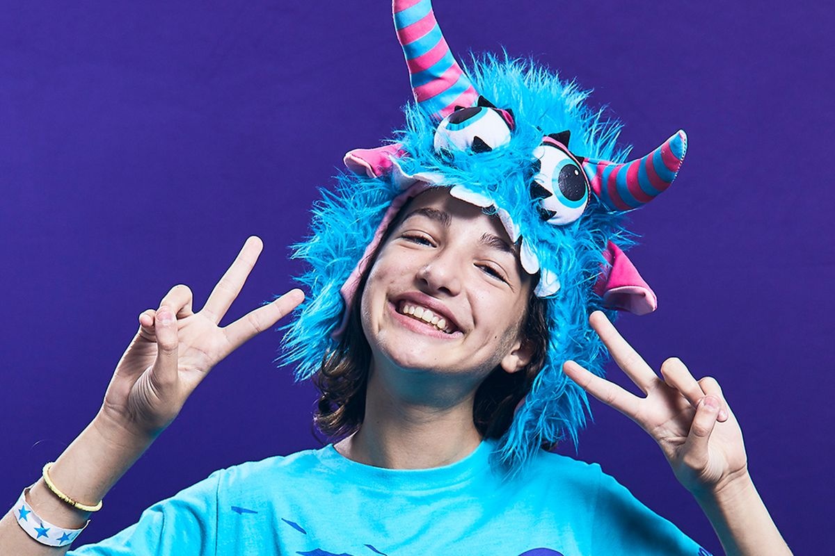 Nu streamer cam diec noi tieng o tuoi 14 hinh anh