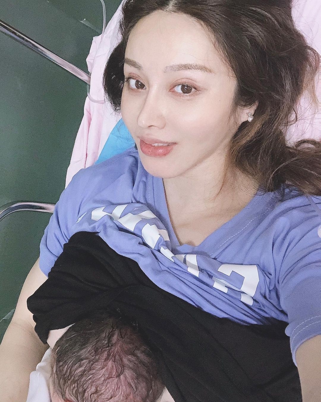 y tá cơ bắp trung quốc sinh con  ảnh 1 y ta co bap trung quoc sinh con anh 1