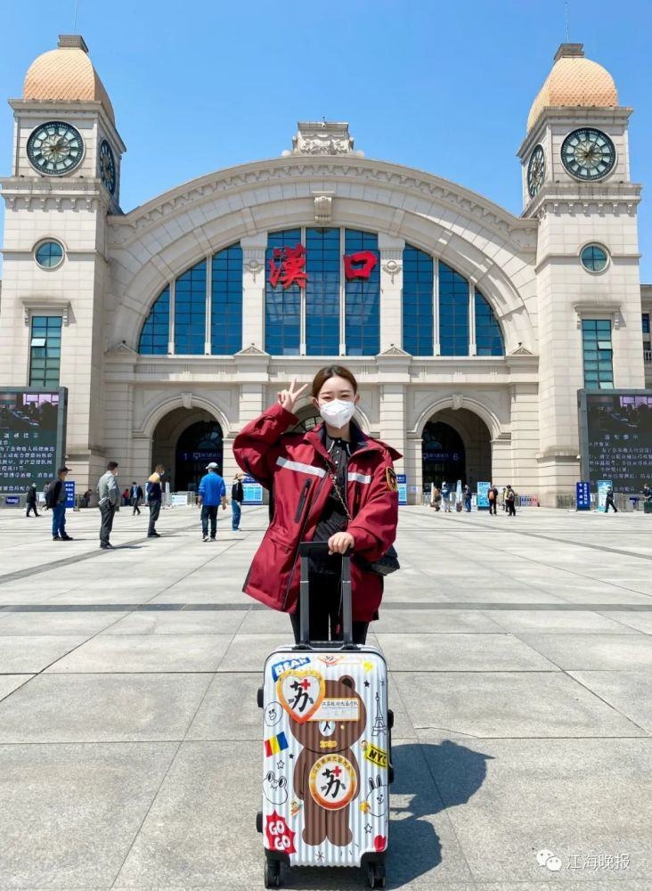 co gai tu nhan la y ta chong dich anh 2