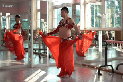 Nguoi dan ong bi di nghi vi day mua bung hinh anh