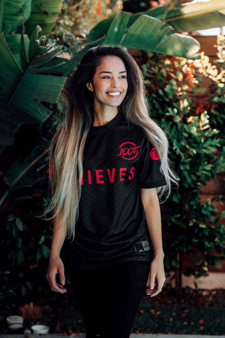 nữ streamer trả nợ cho mẹ  ảnh 4 nu streamer tra no cho me anh 4