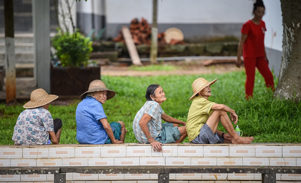 phụ nữ lớn tuổi trung quốc bị trai đẹp lừa tình ảnh 3 phu nu lon tuoi trung quoc bi trai dep lua tinh anh 3