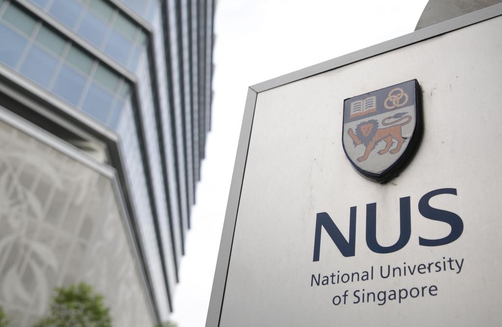 Dai hoc Quoc gia Singapore cam thay co,  sinh vien yeu nhau anh 1