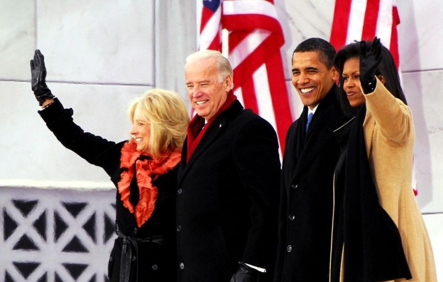 Tinh ban than thiet giua hai nha Biden va Obama hinh anh