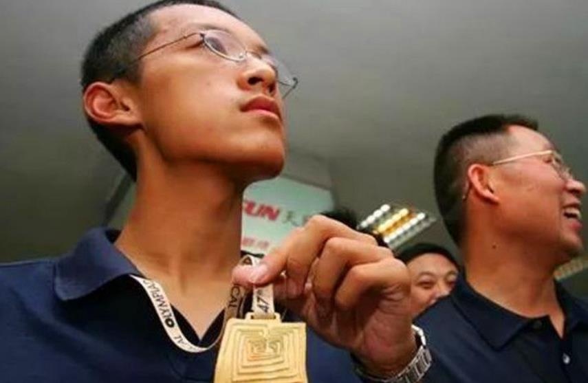 thần đồng toán học bỏ học bổng đi tu ảnh 2 than dong toan hoc bo hoc bong di tu anh 2