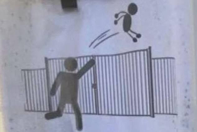 Truong hoc Phap cam cha me nem con qua cong hinh anh