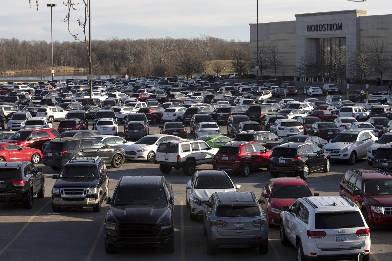 nguoi my mua sam black friday anh 3