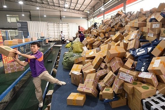 Dan Trung Quoc khong dam san sale Black Friday vi so 'nhap khau virus' hinh anh