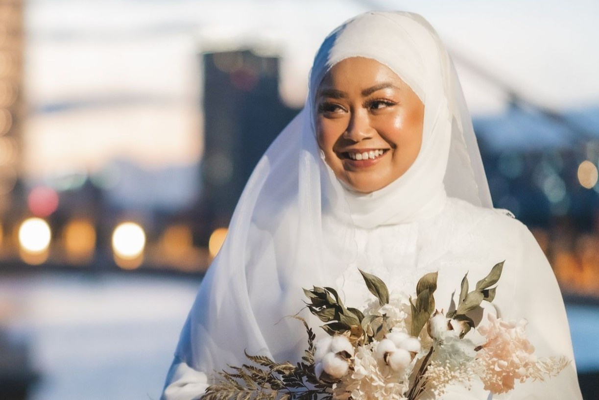 Co dau chup anh cuoi mot minh sau khi bi huy hon hinh anh