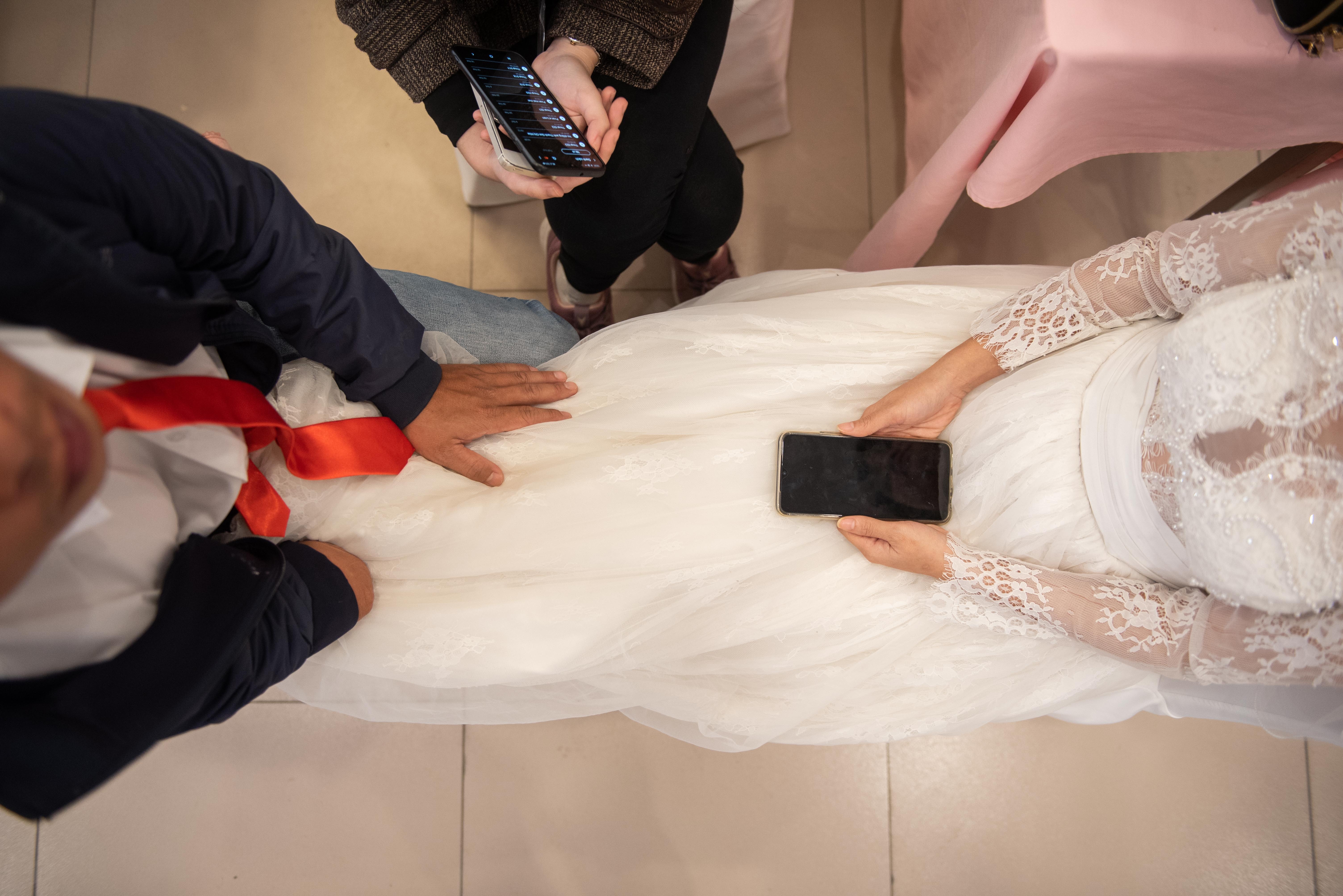 le cuoi tap the cua 46 cap vo chong anh 8