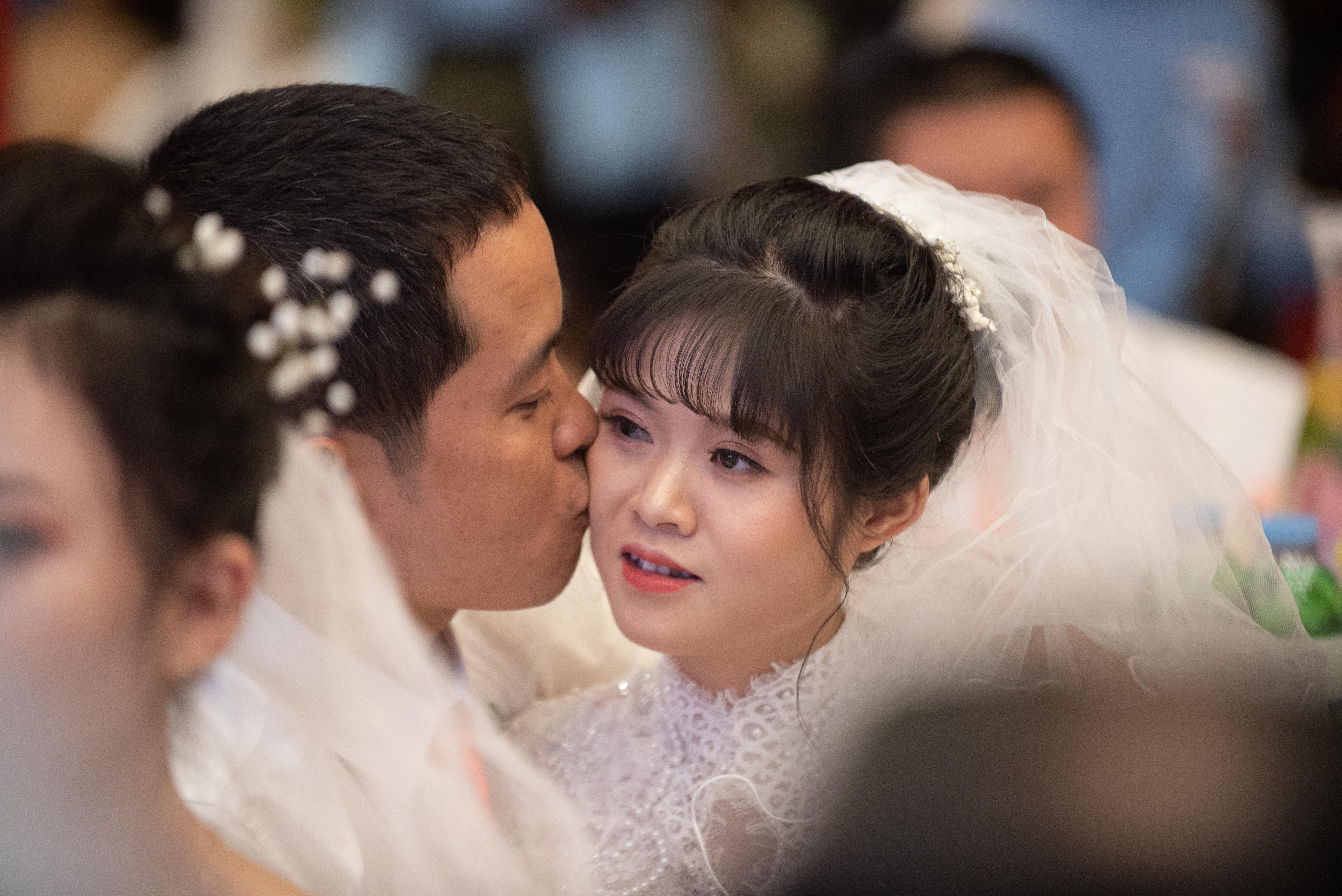 le cuoi tap the cua 46 cap vo chong anh 9