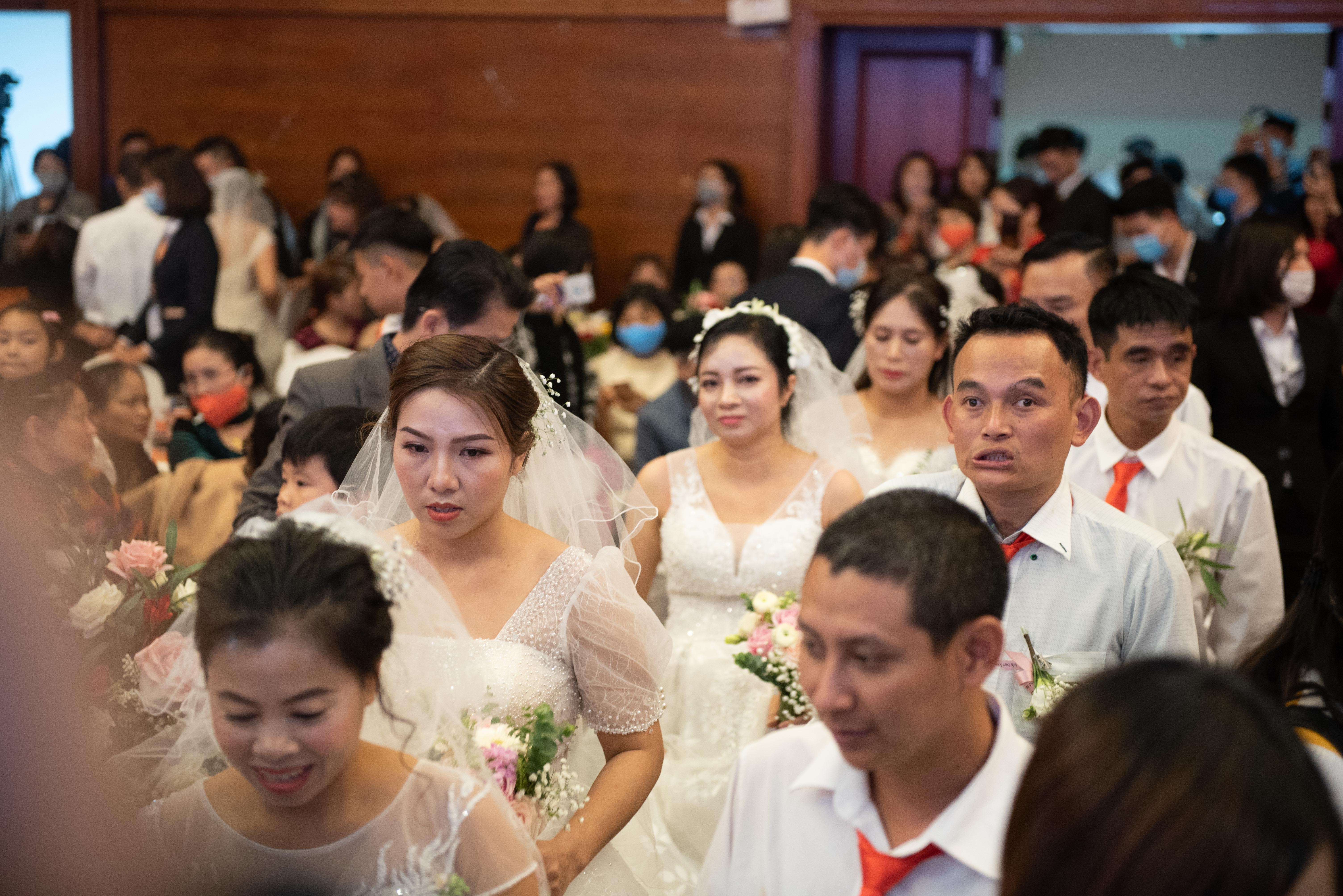 le cuoi tap the cua 46 cap vo chong anh 4