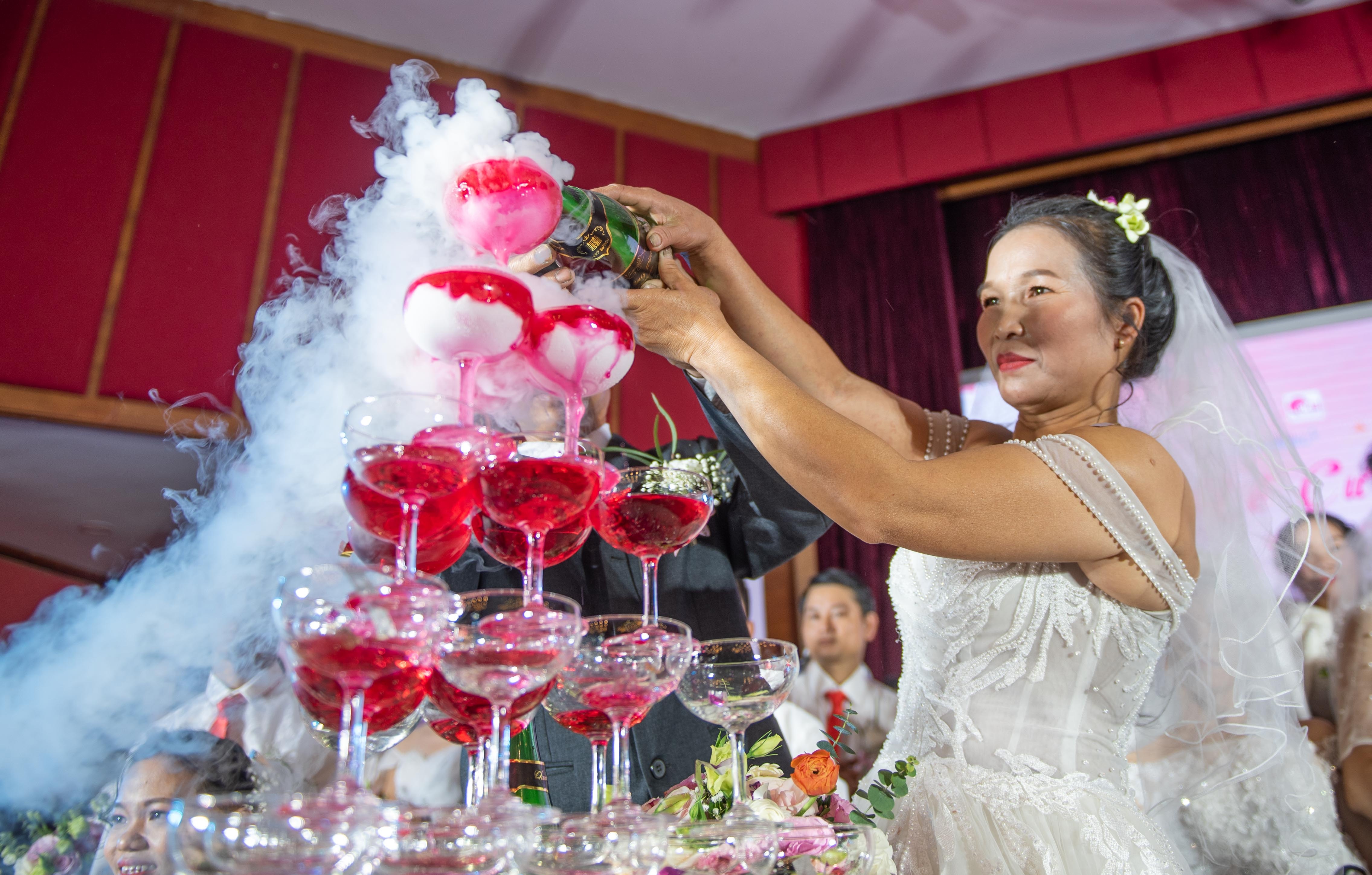 le cuoi tap the cua 46 cap vo chong anh 6