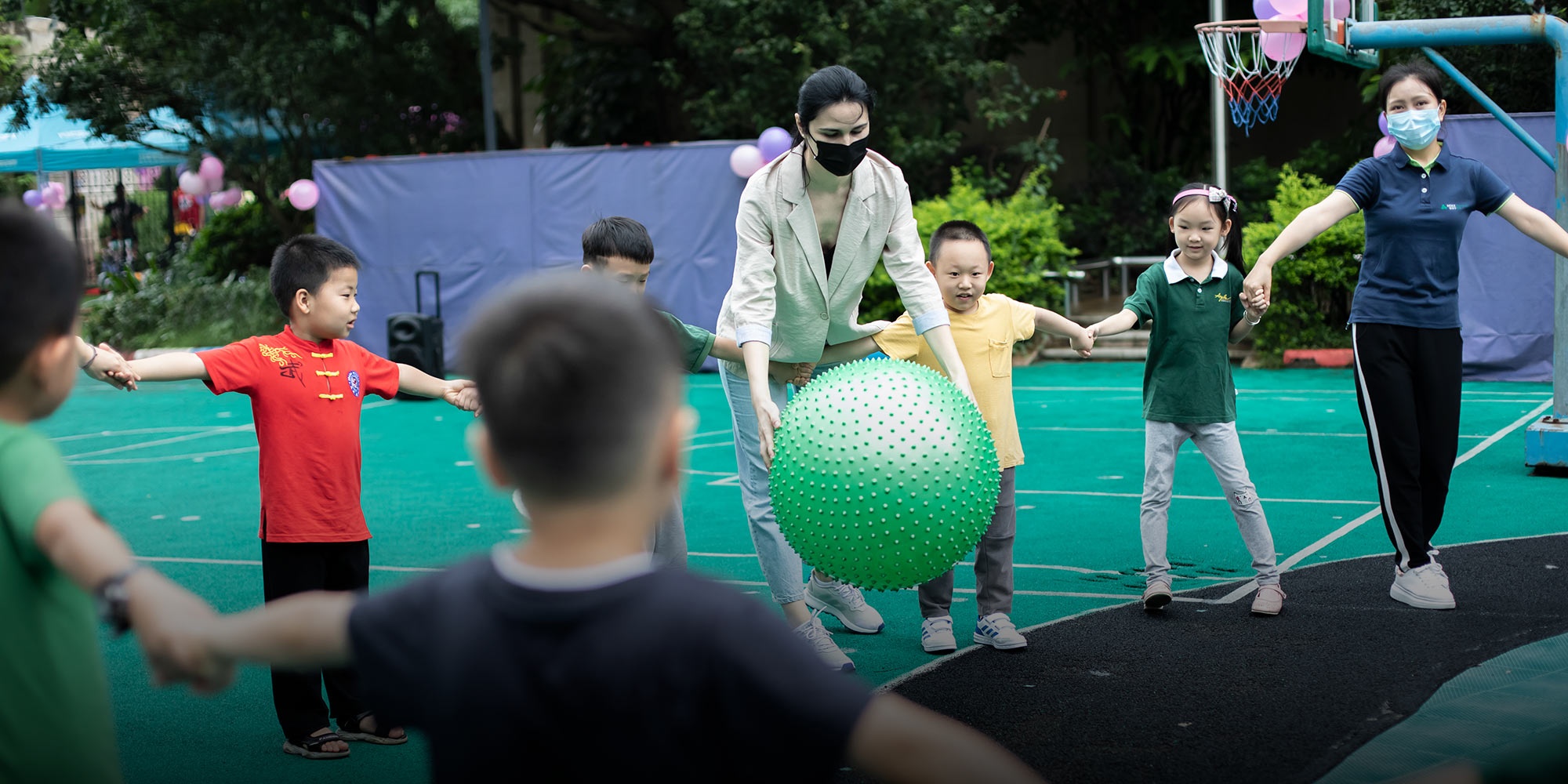 giao vien mam non bao hanh tre anh 3