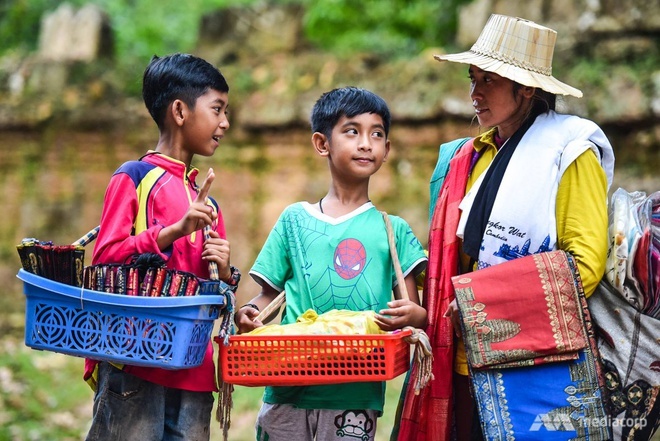cậu bé bán rong nói 16 thứ tiếng ảnh 4 cau be ban rong noi 16 thu tieng anh 4
