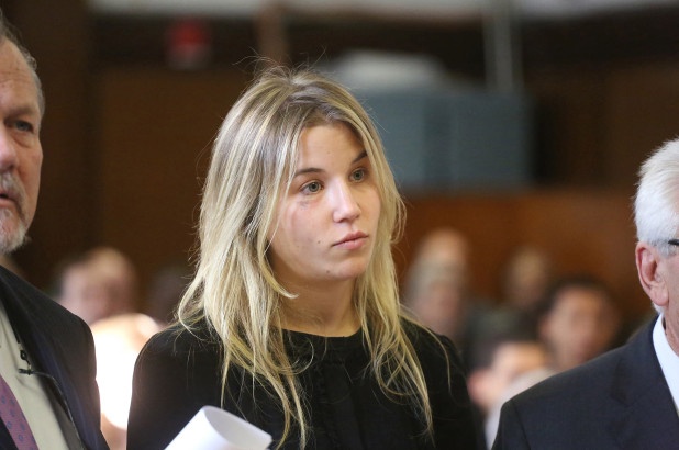 chau gai ong biden lai xe khai say ruou anh 1